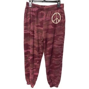 NWOT WILDFOX Make Love Not War Camo Playa Pants
